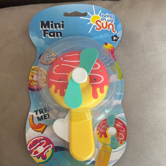 Colorful Handheld Fan Toy - Picture 3 of 5